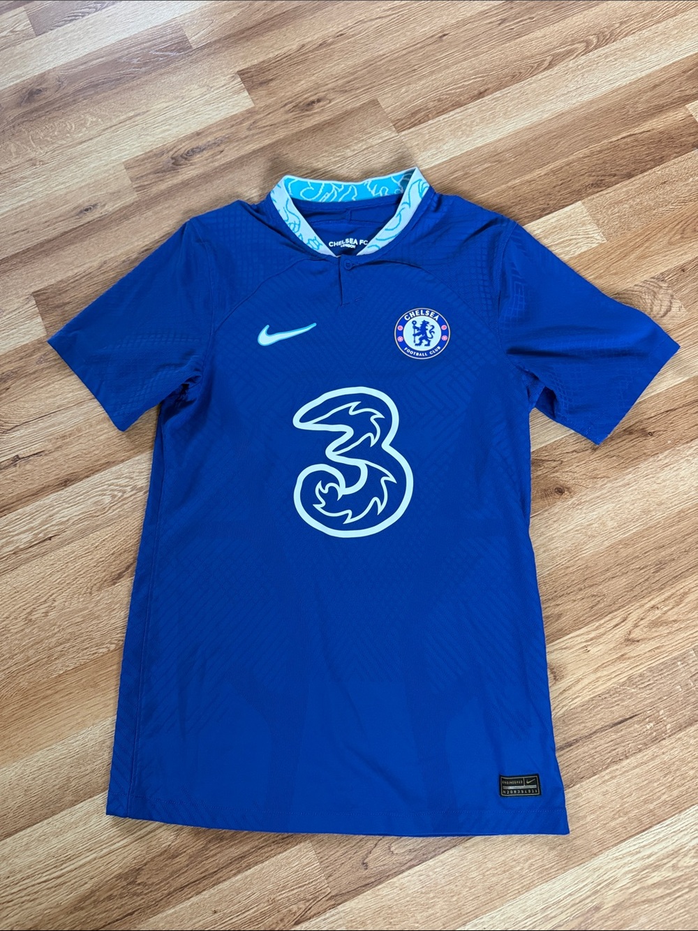 Chelsea FC London Home Jersey

#chelsea #soccer #london